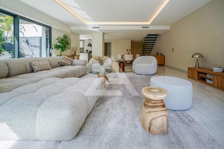 SAINT-JEAN-CAP-FERRAT - APPARTEMENT/VILLA - STATIONNEMENT