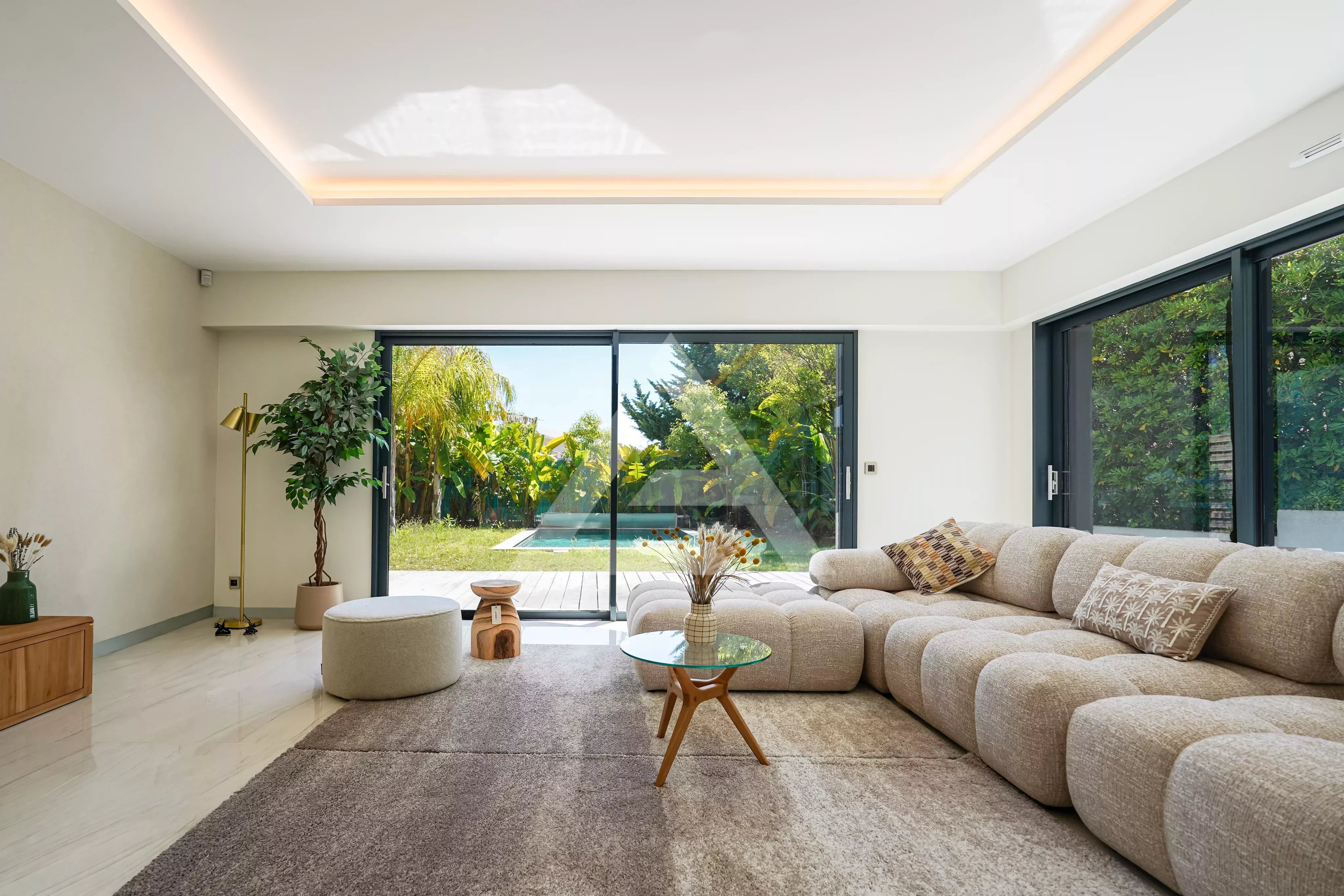 SAINT-JEAN-CAP-FERRAT - APPARTEMENT/VILLA - STATIONNEMENT