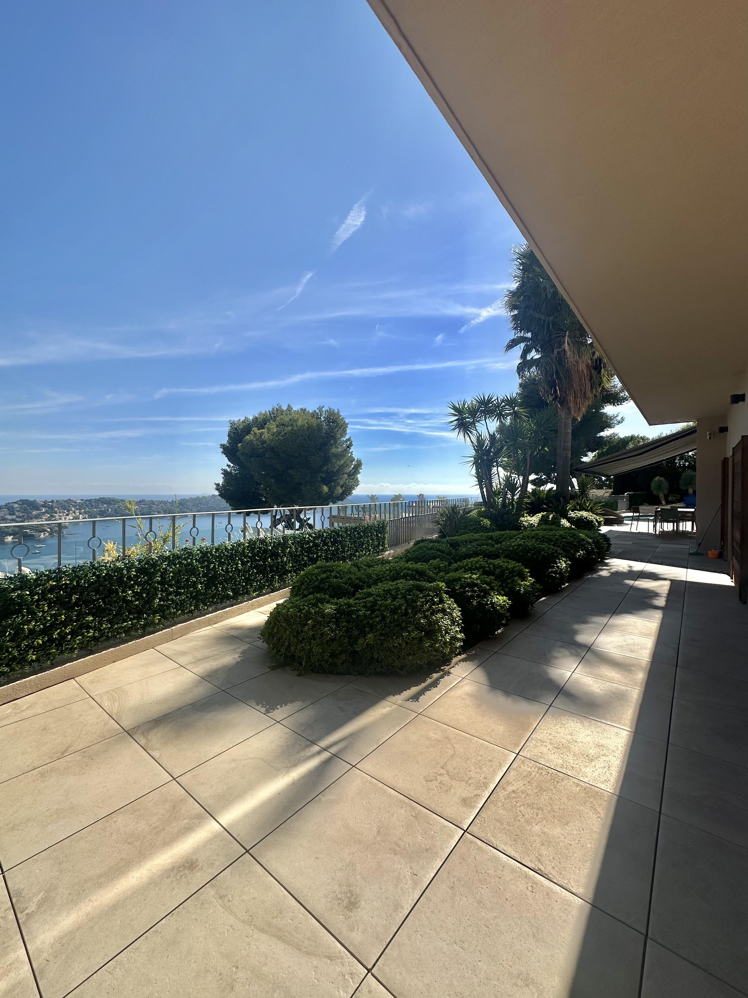 Villefranche-sur-Mer | Villa d’Exception avec Vue Panoramique Époustouflante sur la Rade | 6 Pièces