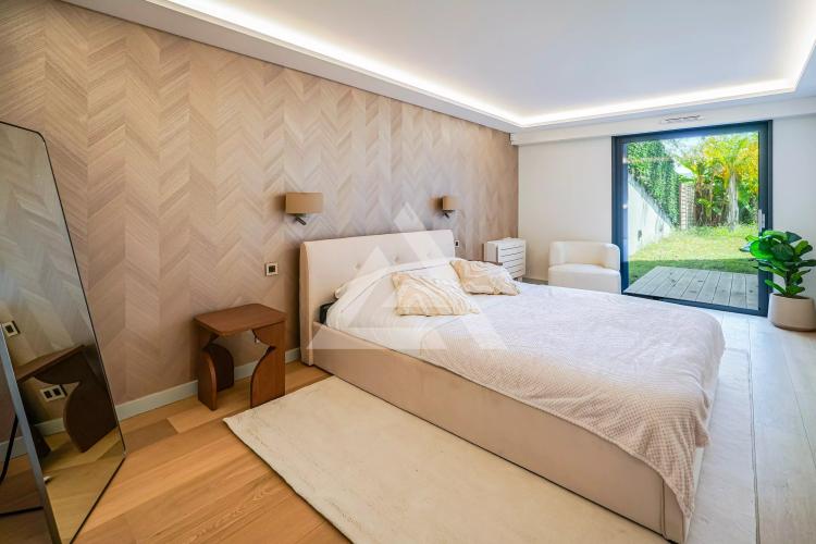 SAINT-JEAN-CAP-FERRAT - APPARTEMENT/VILLA - STATIONNEMENT